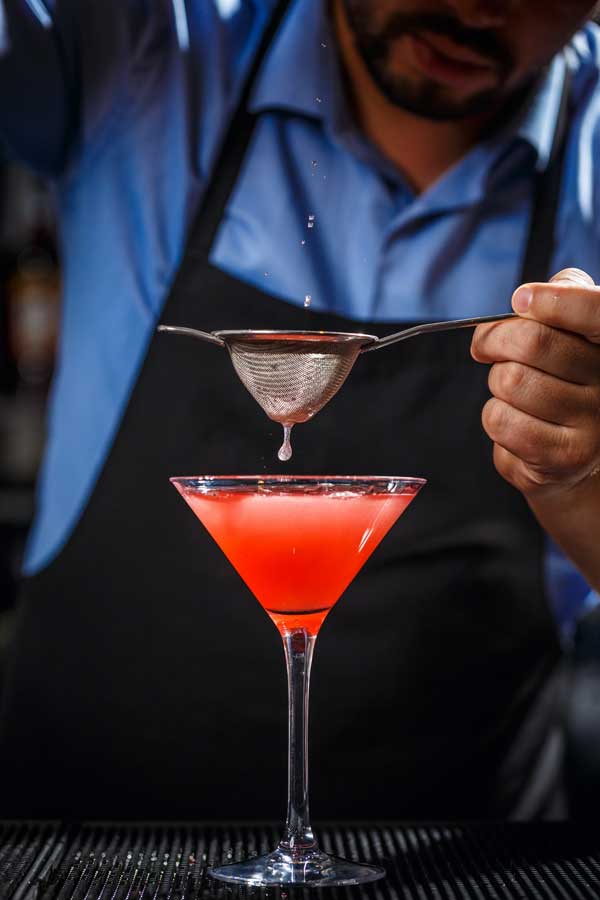 servicio-bartender-profesional-cuidando-cada-detalle